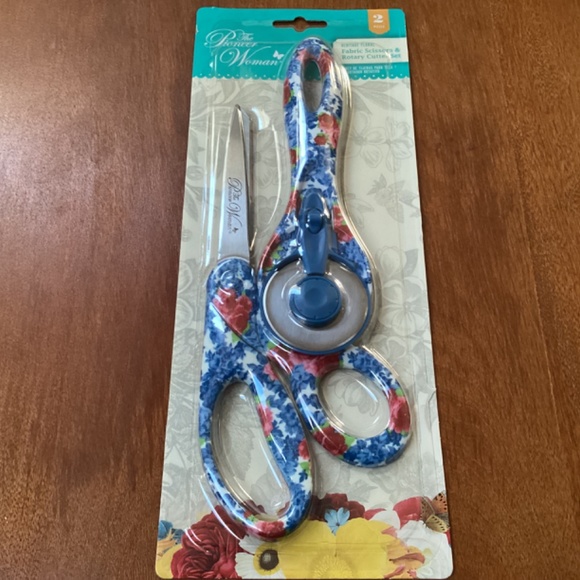 The Pioneer Woman Matte Fabric Scissors and Cutter Set - Picture 3 of 7